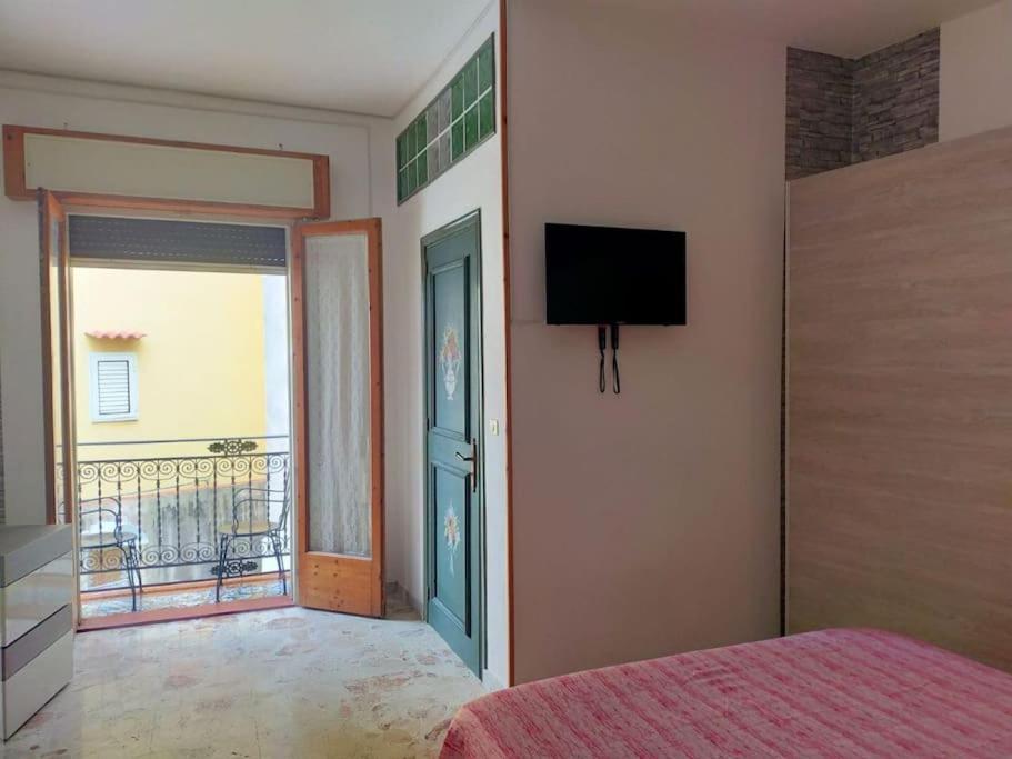 Casa Vacanza "Il Cortiletto" Шака Екстериор снимка
