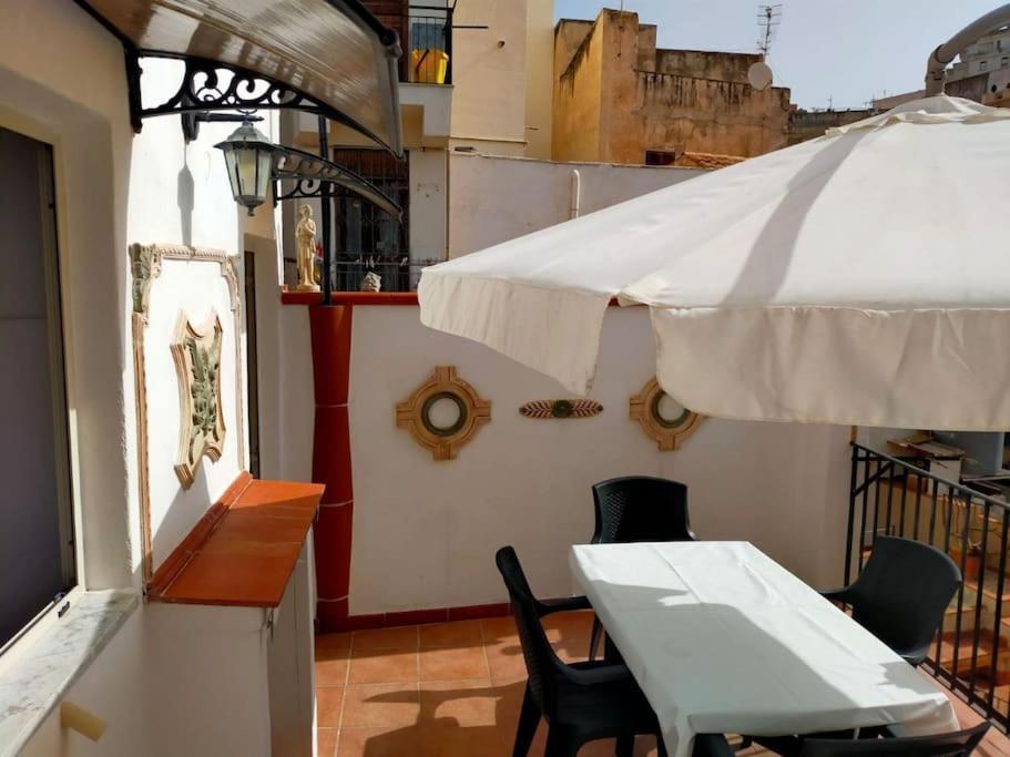 Casa Vacanza "Il Cortiletto" Шака Екстериор снимка