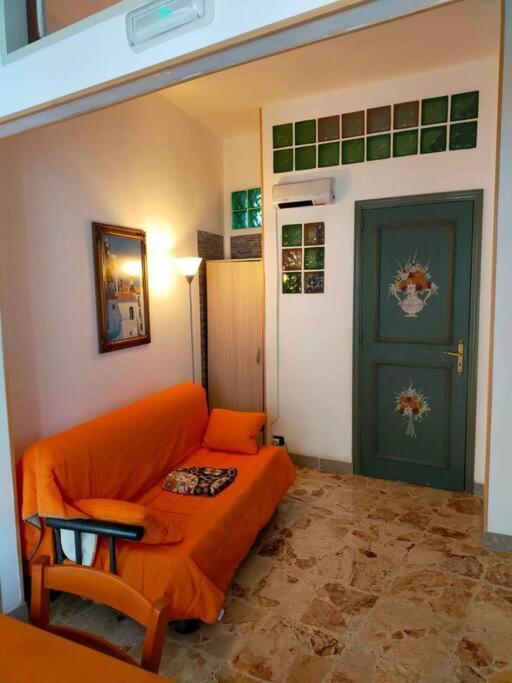 Casa Vacanza "Il Cortiletto" Шака Екстериор снимка
