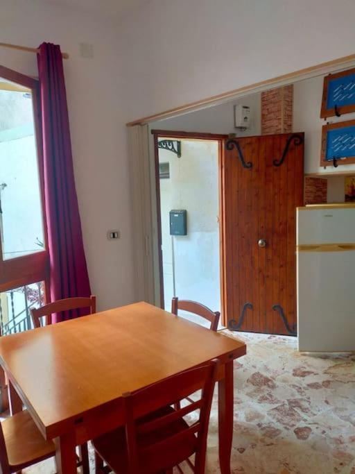 Casa Vacanza "Il Cortiletto" Шака Екстериор снимка