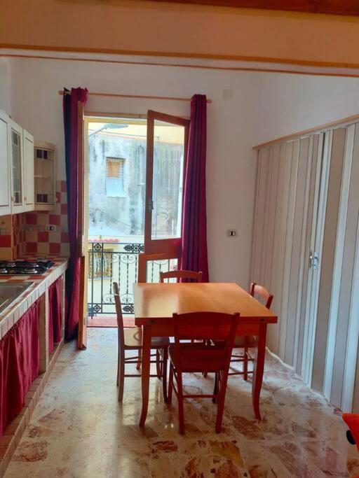 Casa Vacanza "Il Cortiletto" Шака Екстериор снимка