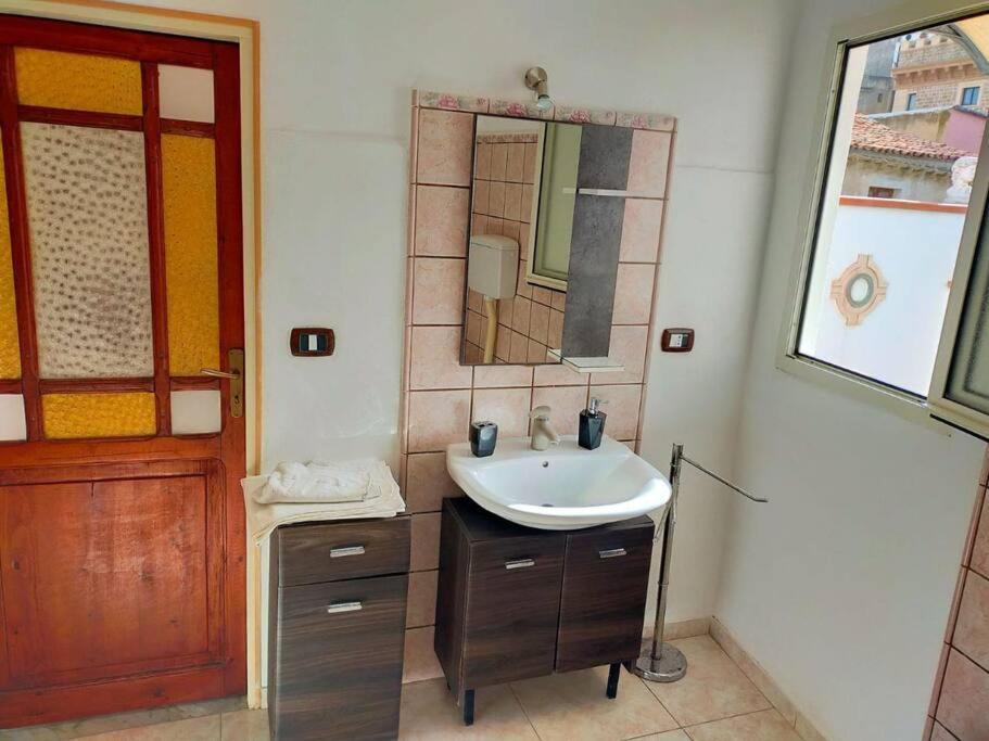 Casa Vacanza "Il Cortiletto" Шака Екстериор снимка