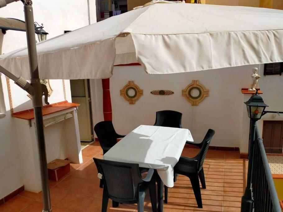 Casa Vacanza "Il Cortiletto" Шака Екстериор снимка