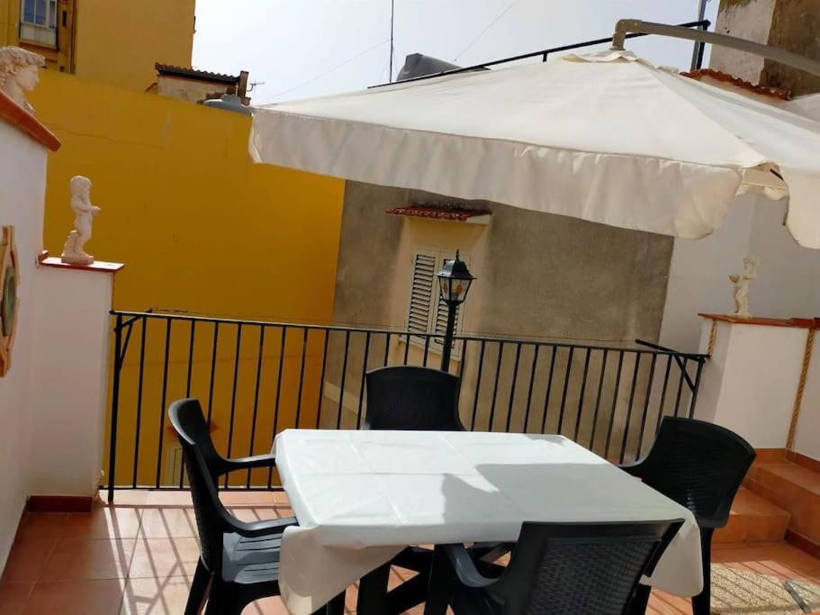 Casa Vacanza "Il Cortiletto" Шака Екстериор снимка